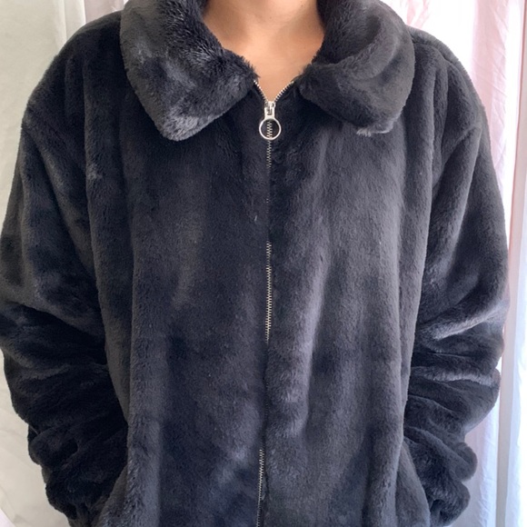 Hollister Cozy soft fuzzy faux fur Bomber Jacket - Picture 2 of 8